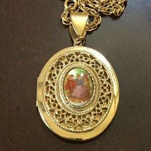 Large Vintage gold-tone filigree & ceramic Locket w. necklace “Courting couple”